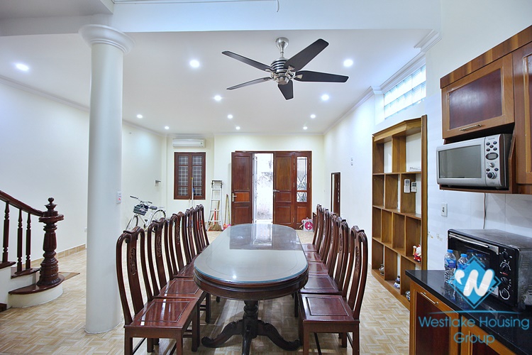 An affordable house for rent in Au Co street, Tay Ho