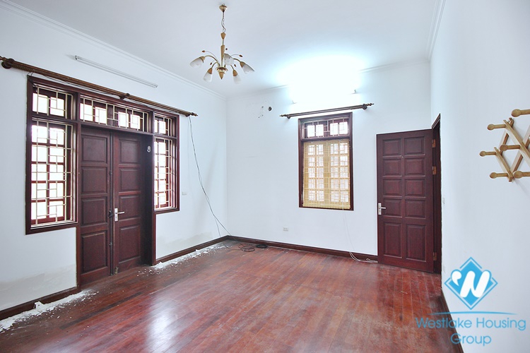 Huge garden house for rent in Lac Long Quan, Tay Ho