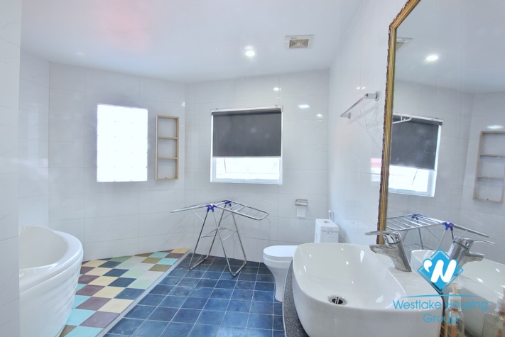 Nice design 02 bedrooms apartment with lake view for rent near Sheraton Hotel