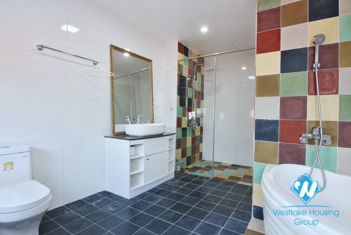 Nice design 02 bedrooms apartment with lake view for rent near Sheraton Hotel