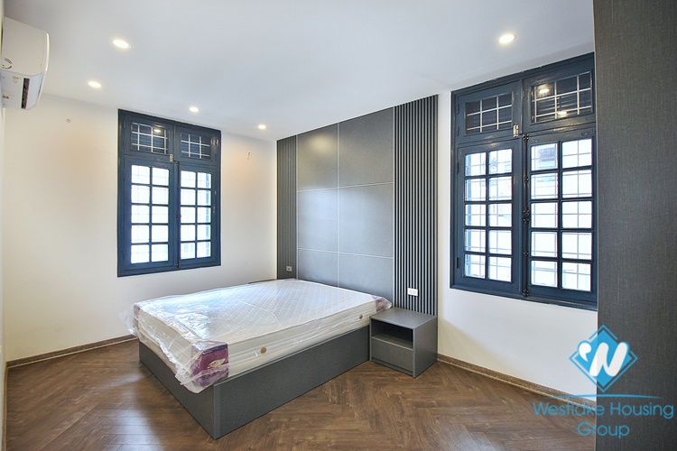 Lake-view two beds apartment for rent in Xuan Dieu, Tay Ho