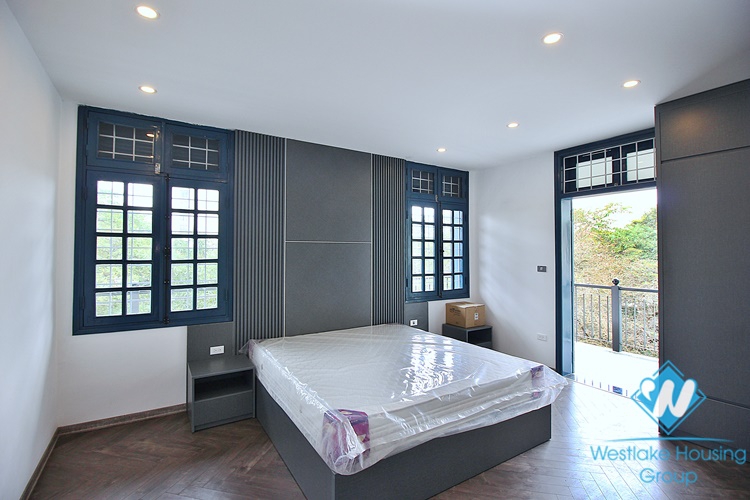 Lake-view two beds apartment for rent in Xuan Dieu, Tay Ho