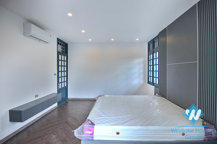 Lake-view two beds apartment for rent in Xuan Dieu, Tay Ho