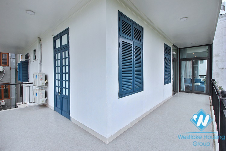 Lake-view two beds apartment for rent in Xuan Dieu, Tay Ho