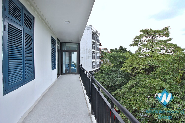 Lake-view two beds apartment for rent in Xuan Dieu, Tay Ho