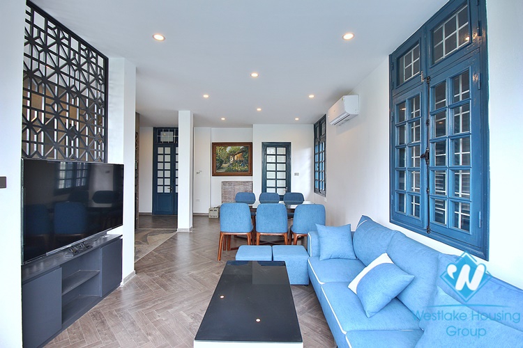 Lake-view two beds apartment for rent in Xuan Dieu, Tay Ho