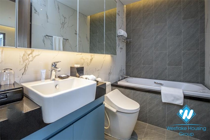 Modern 4 bedrooms apartment in Tay Ho District for rent