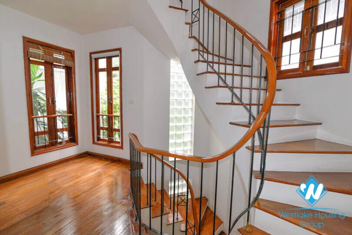 Lakeside mansion with incredible lakeview and rooftop terrace