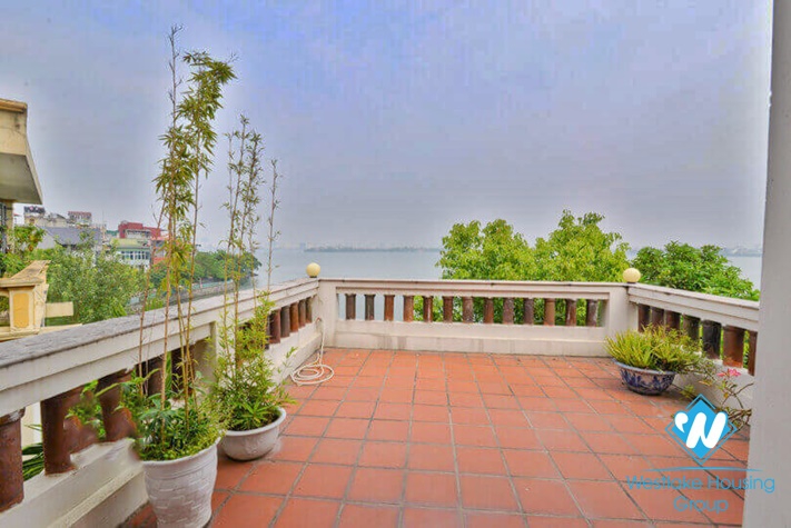 Lakeside mansion with incredible lakeview and rooftop terrace