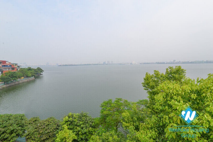 Lakeside mansion with incredible lakeview and rooftop terrace