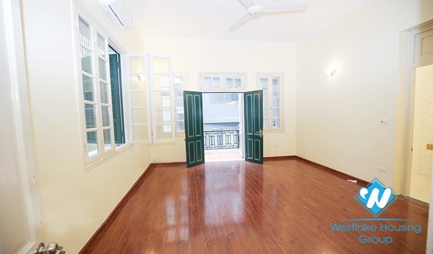 Unfurnished 4 beds house for rent in Dang Thai Mai st, Tay Ho district, Ha Noi