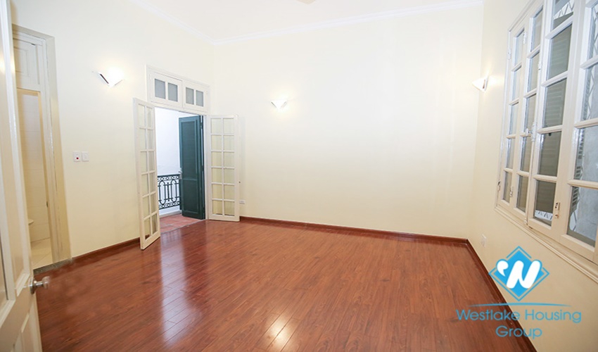 Unfurnished 4 beds house for rent in Dang Thai Mai st, Tay Ho district, Ha Noi