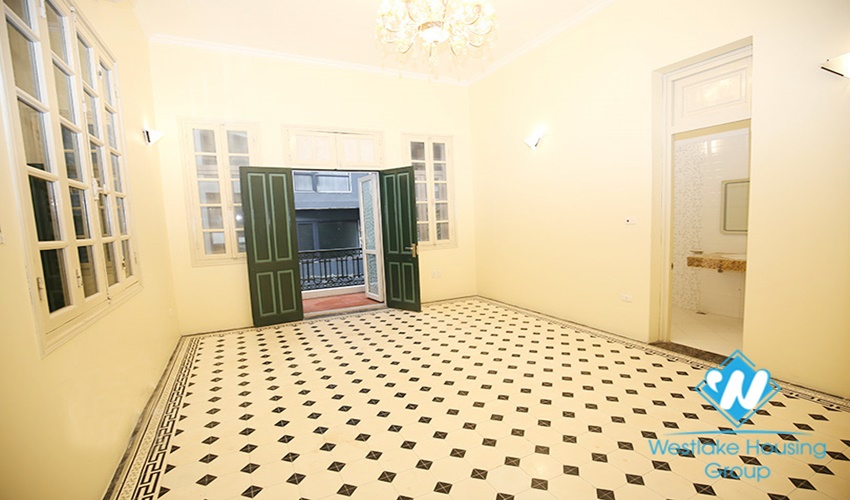 Unfurnished 4 beds house for rent in Dang Thai Mai st, Tay Ho district, Ha Noi