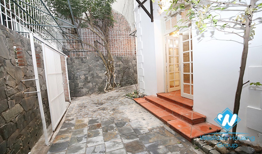 Unfurnished 4 beds house for rent in Dang Thai Mai st, Tay Ho district, Ha Noi