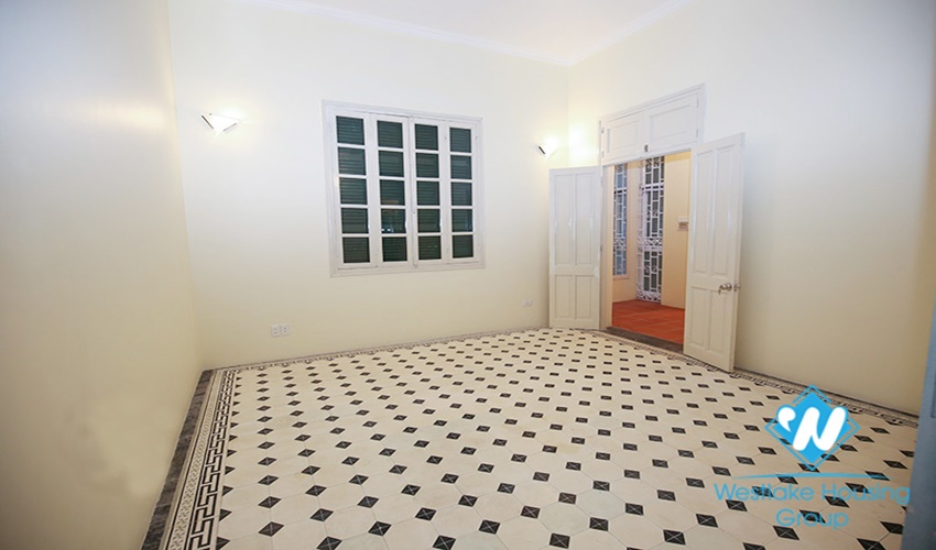 Unfurnished 4 beds house for rent in Dang Thai Mai st, Tay Ho district, Ha Noi