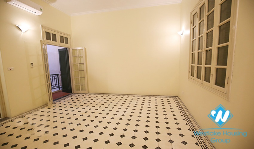 Unfurnished 4 beds house for rent in Dang Thai Mai st, Tay Ho district, Ha Noi