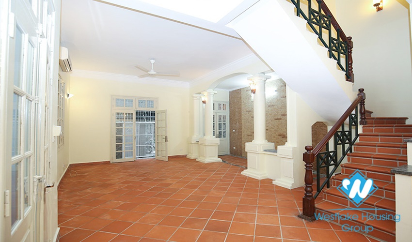Unfurnished 4 beds house for rent in Dang Thai Mai st, Tay Ho district, Ha Noi