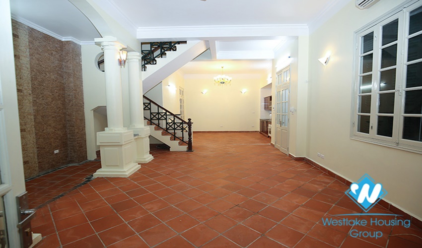Unfurnished 4 beds house for rent in Dang Thai Mai st, Tay Ho district, Ha Noi