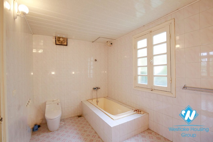 Unfurnished house with nice court yard terrace in Tay Ho, Hanoi