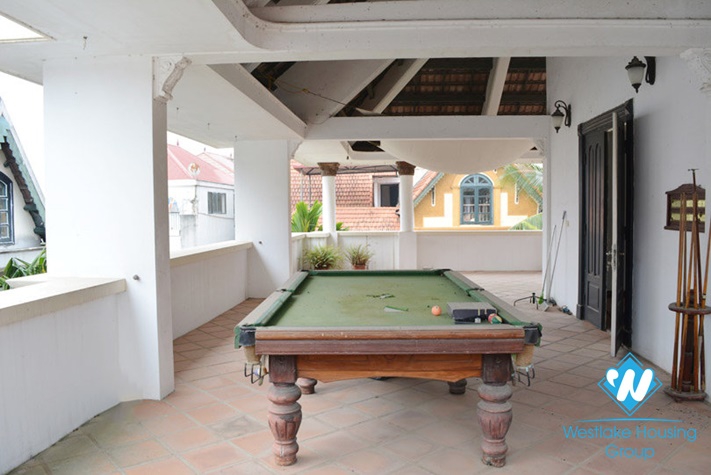 Unfurnished house with nice court yard terrace in Tay Ho, Hanoi