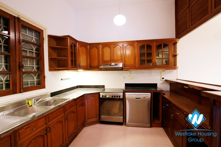 Unfurnished house with nice court yard terrace in Tay Ho, Hanoi