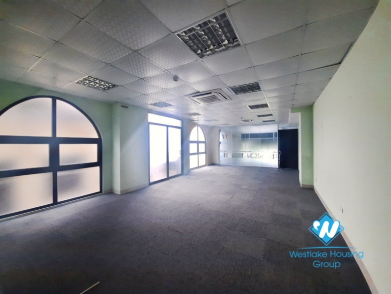 Fourth floor office for rent at Tran Quang Dieu, Dong Da district.