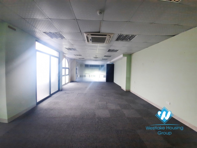 Fourth floor office for rent at Tran Quang Dieu, Dong Da district.