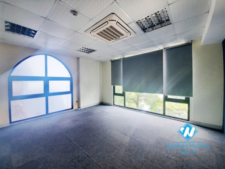 Fourth floor office for rent at Tran Quang Dieu, Dong Da district.