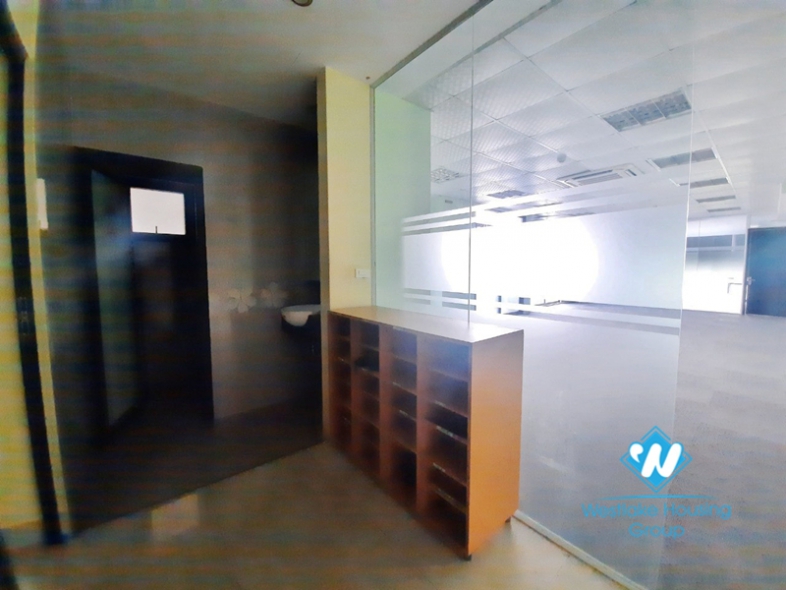 Fourth floor office for rent at Tran Quang Dieu, Dong Da district.