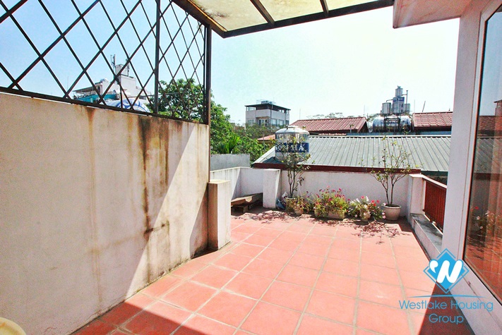Good quality house with 3 bedrooms for lease in Tay Ho area.