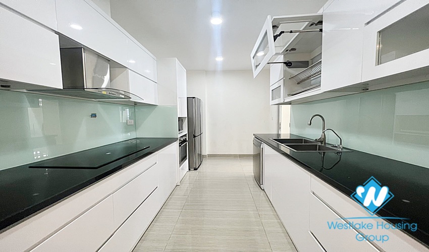 154m2, 3 bedrooms aprtment with modern furnitures for rent in L building, Ciputra