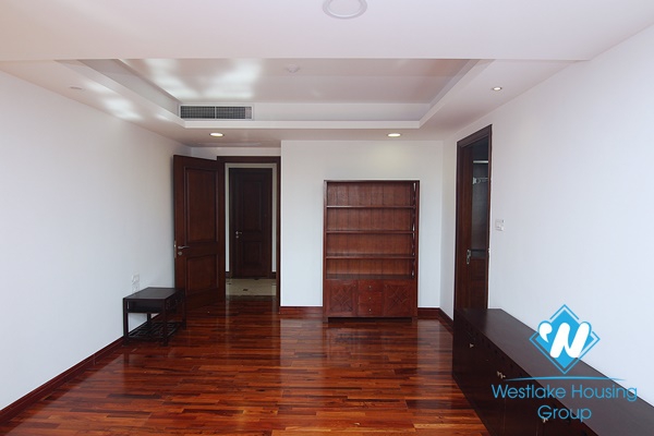 A spacious 3 bedroom apartment with lake view in Xuan dieu, Tay ho, Hanoi
