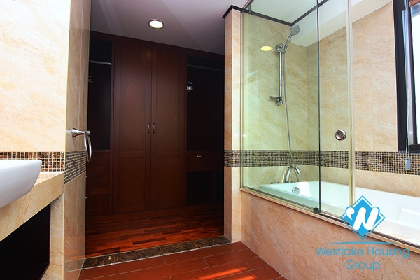 A spacious 3 bedroom apartment with lake view in Xuan dieu, Tay ho, Hanoi