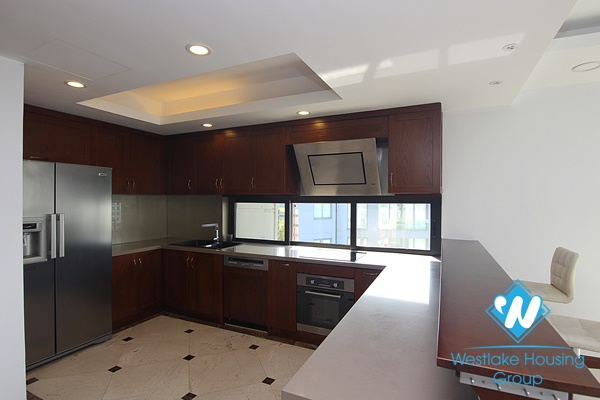 A spacious 3 bedroom apartment with lake view in Xuan dieu, Tay ho, Hanoi