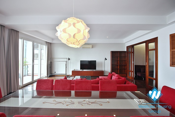 Luxurious apartment with stunning lake view for rent on Xuan Dieu street, Westlake, Tay ho, Hanoi