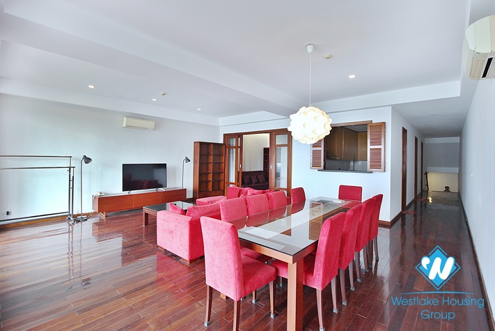 Luxurious apartment with stunning lake view for rent on Xuan Dieu street, Westlake, Tay ho, Hanoi