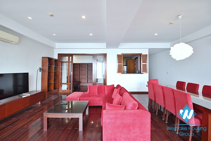 Luxurious apartment with stunning lake view for rent on Xuan Dieu street, Westlake, Tay ho, Hanoi