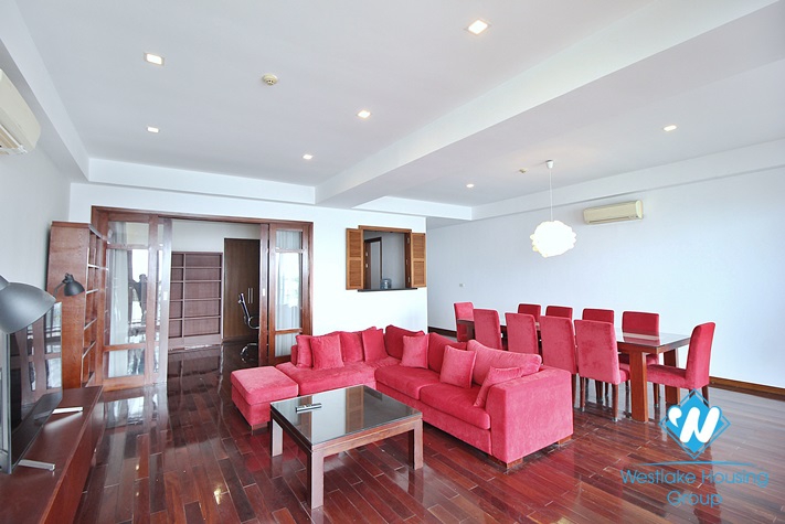 Luxurious apartment with stunning lake view for rent on Xuan Dieu street, Westlake, Tay ho, Hanoi