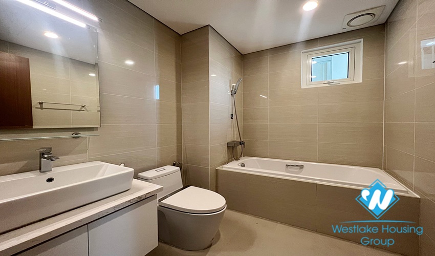 154m2, 3 bedrooms aprtment with modern furnitures for rent in L building, Ciputra