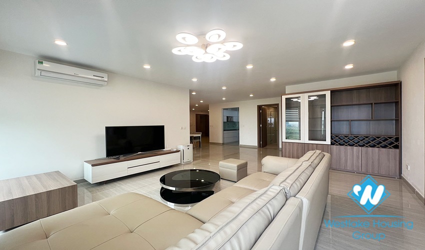 154m2, 3 bedrooms aprtment with modern furnitures for rent in L building, Ciputra