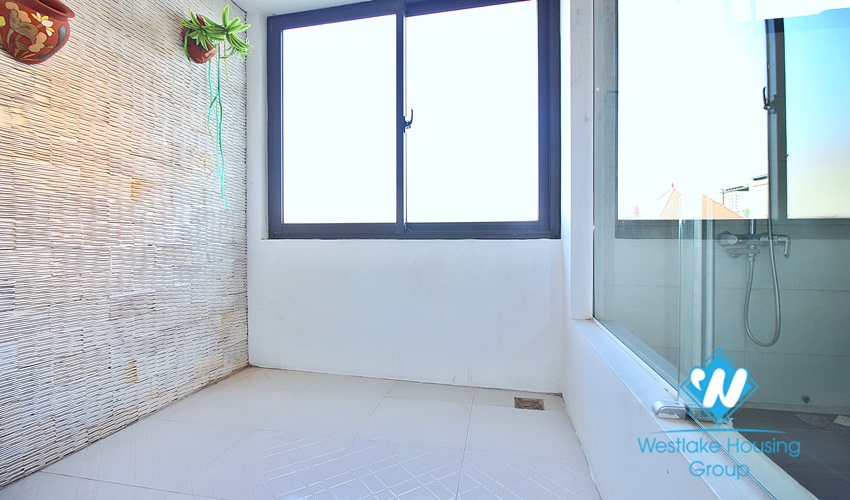 Nice and good price apartment for rent in alley 31 Xuan Dieu st, Tay Ho