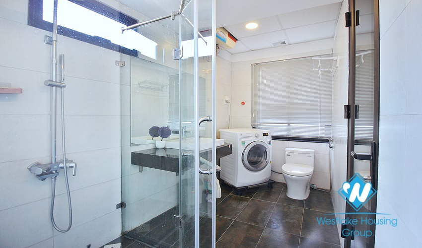 Nice and good price apartment for rent in alley 31 Xuan Dieu st, Tay Ho