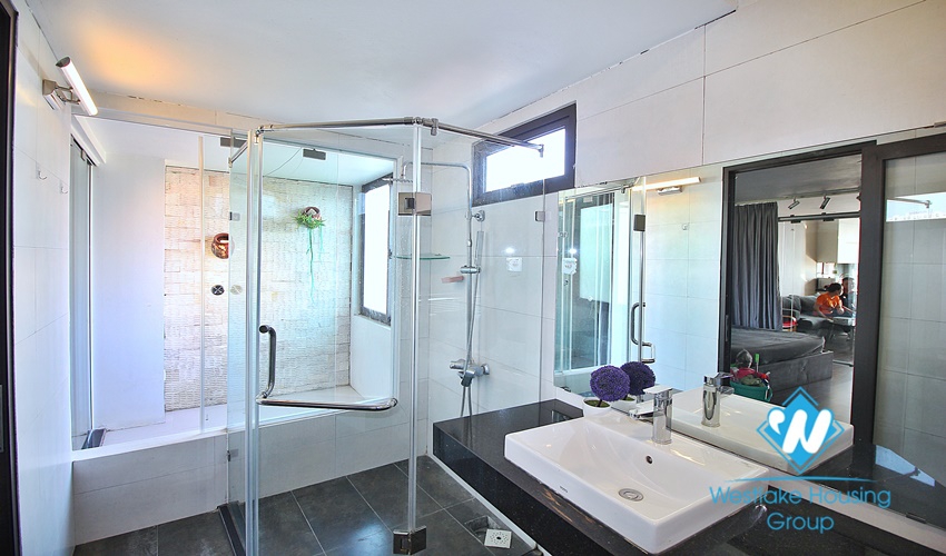 Nice and good price apartment for rent in alley 31 Xuan Dieu st, Tay Ho