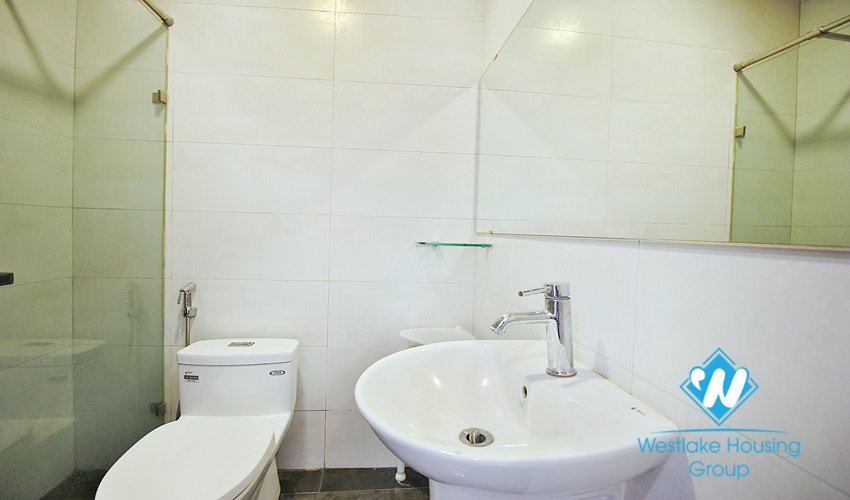 Nice and good price apartment for rent in alley 31 Xuan Dieu st, Tay Ho