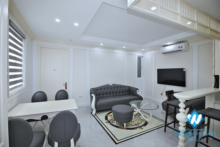 Renovated 2 beds apartment with lake view for rent in Xuan Dieu, Tay Ho