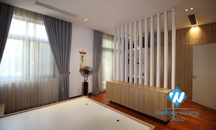 Four-bedroom semi-detached house for rent at Nguyet Que street Vinhome Harmony.