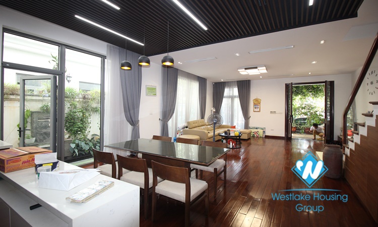 Four-bedroom semi-detached house for rent at Nguyet Que street Vinhome Harmony.