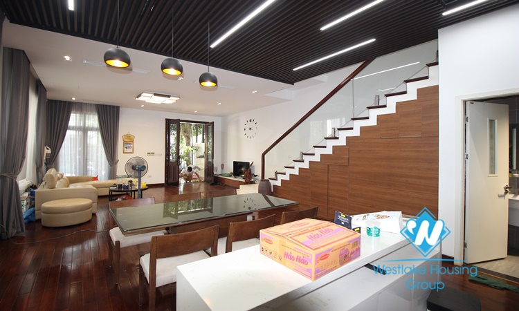 Four-bedroom semi-detached house for rent at Nguyet Que street Vinhome Harmony.