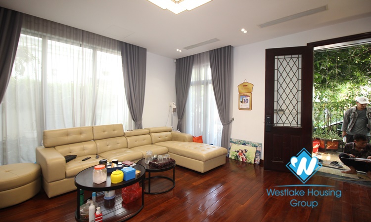 Four-bedroom semi-detached house for rent at Nguyet Que street Vinhome Harmony.