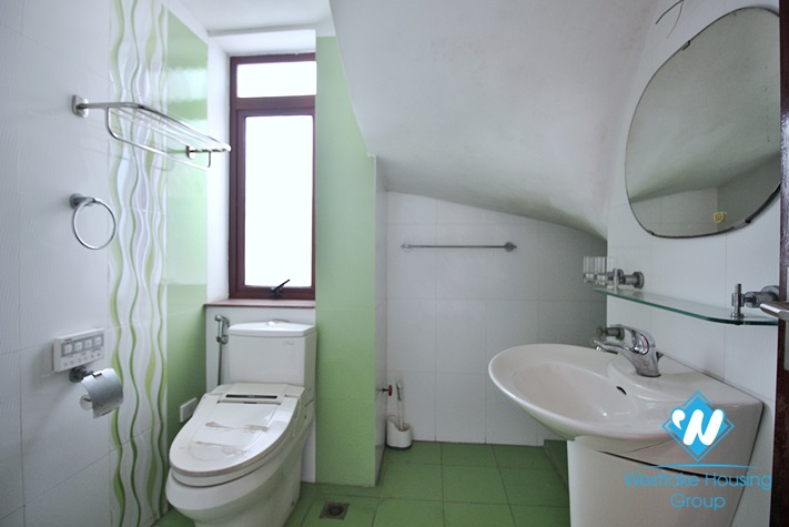 Lakeview an Embassy villa or office for rent in Trich Sai street, Tay Ho